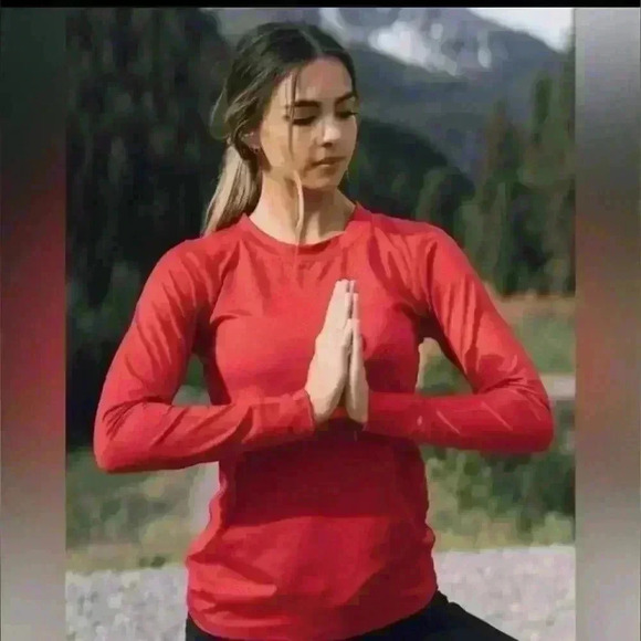 ZYIA Active Laser Cut Pullover T-Shirt Top Large Red Long Sleeve Stretch Workout - Picture 2 of 4